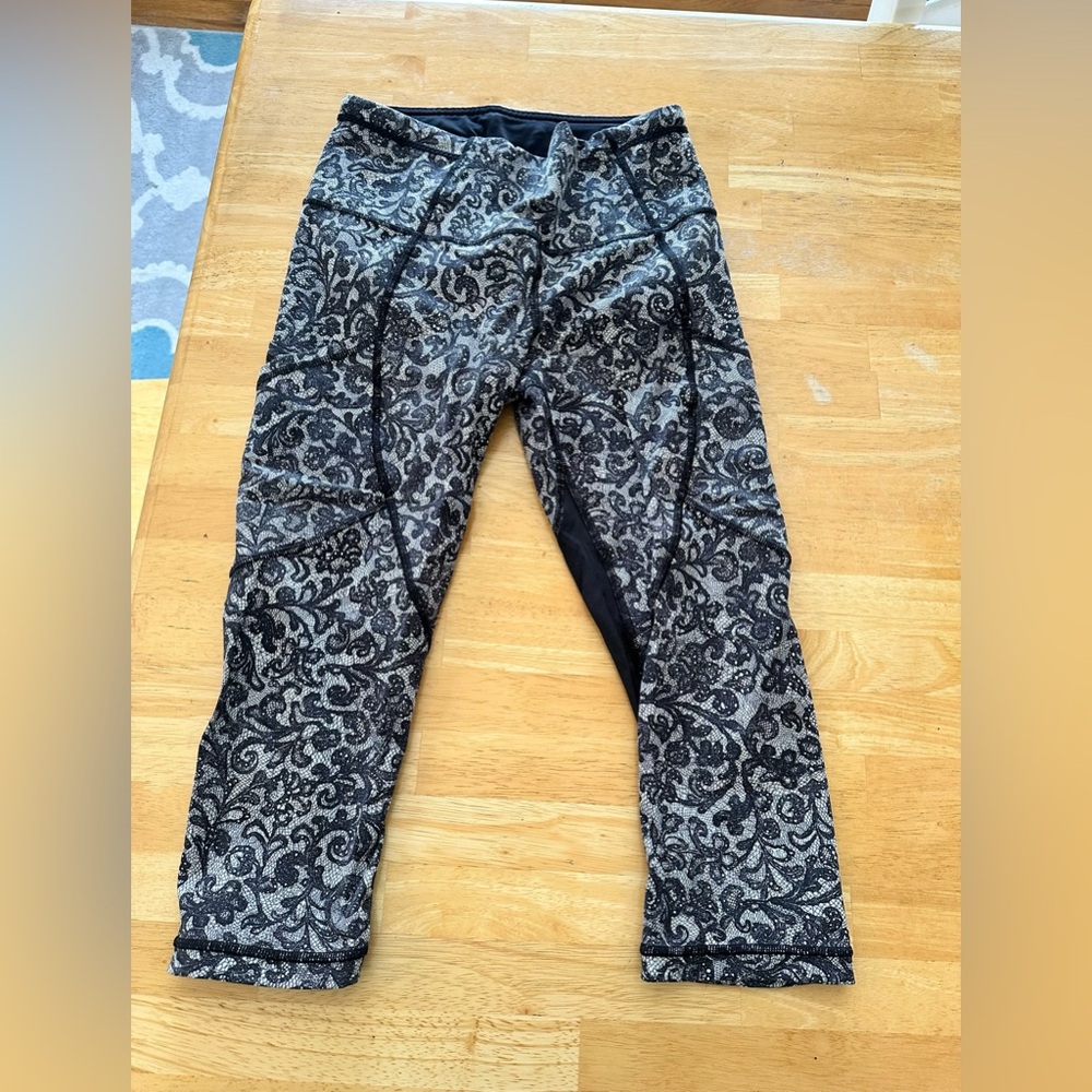 Lululemon cropped leggings size 4